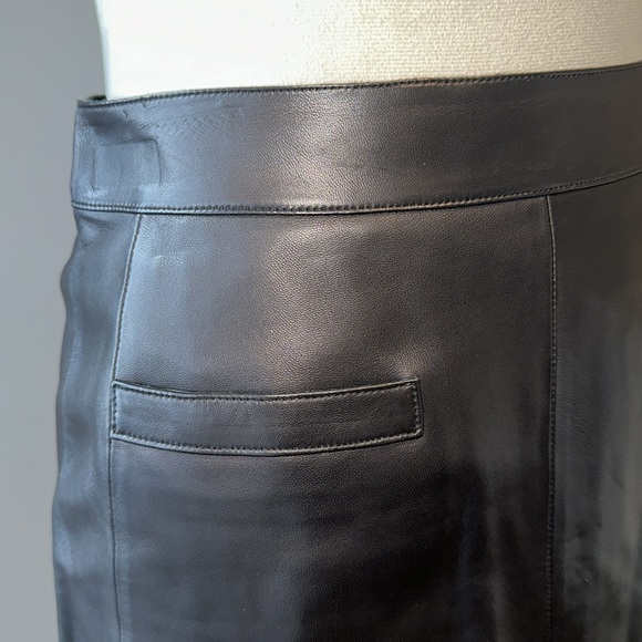 Chanel vintage black leather mini skirt size 34/US size 4. - Picture 2 of 8